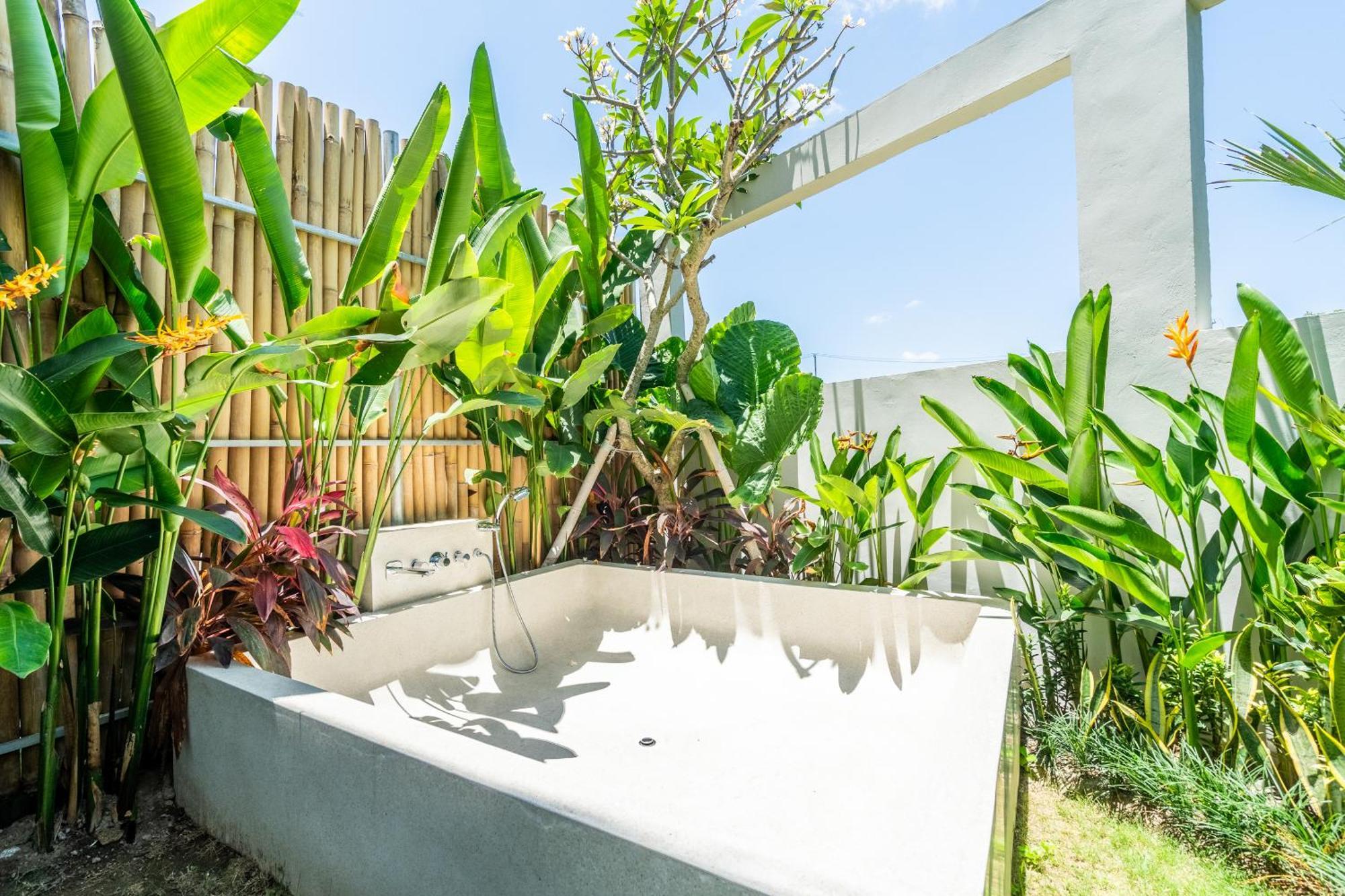 The R Apartments Pererenan Canggu Esterno foto